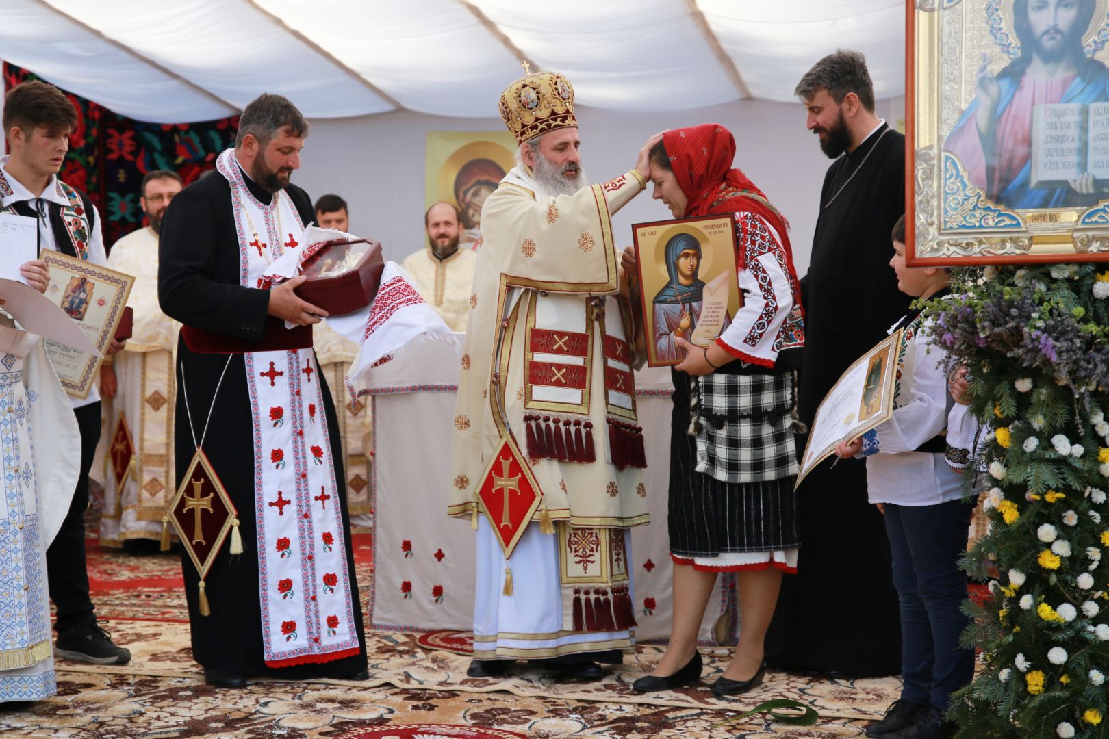 Biserica din Bețești, veche de 200 de ani, a fost resfințită de Mitropolitul Moldovei și Bucovinei