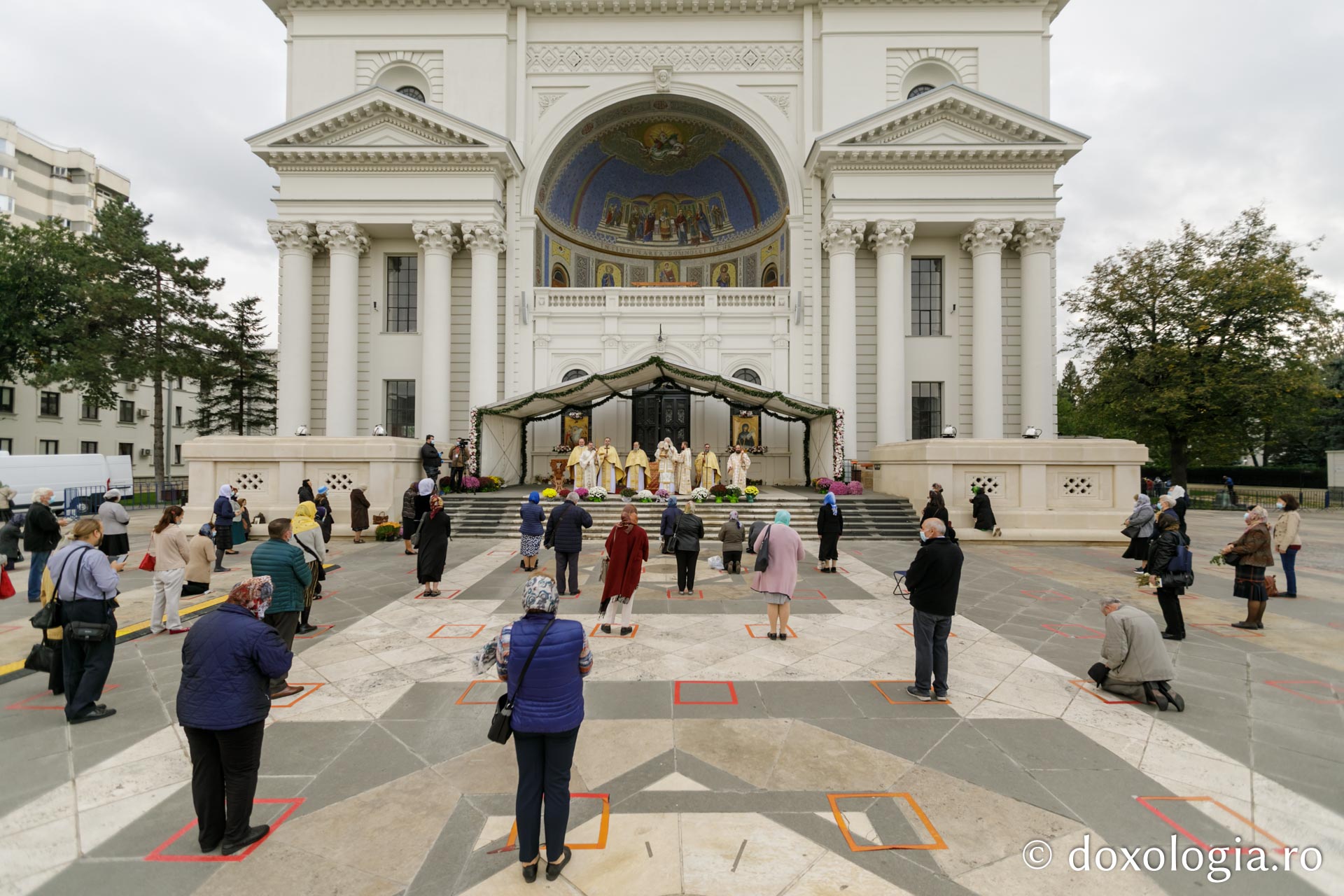 (Foto) Sfânta Liturghie arhierească săvârșită de Înaltpreasfințitul Calinic, Arhiepiscopul Sucevei și Rădăuților