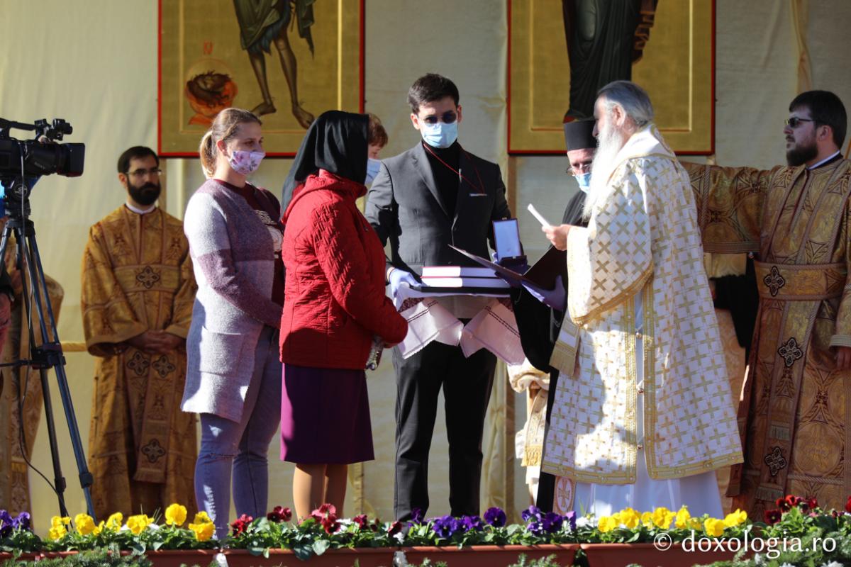 Gând de recunoștință și distincții post-mortem pentru cei din „linia întâi”