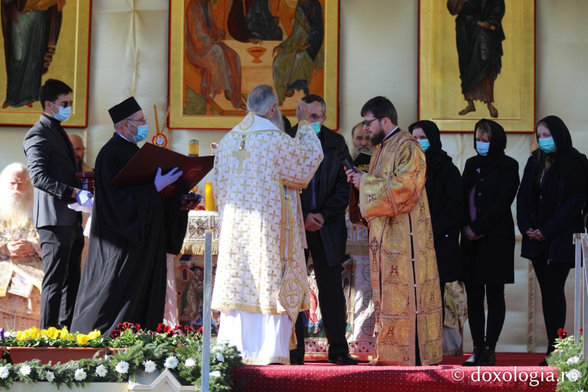 Gând de recunoștință și distincții post-mortem pentru cei din „linia întâi”