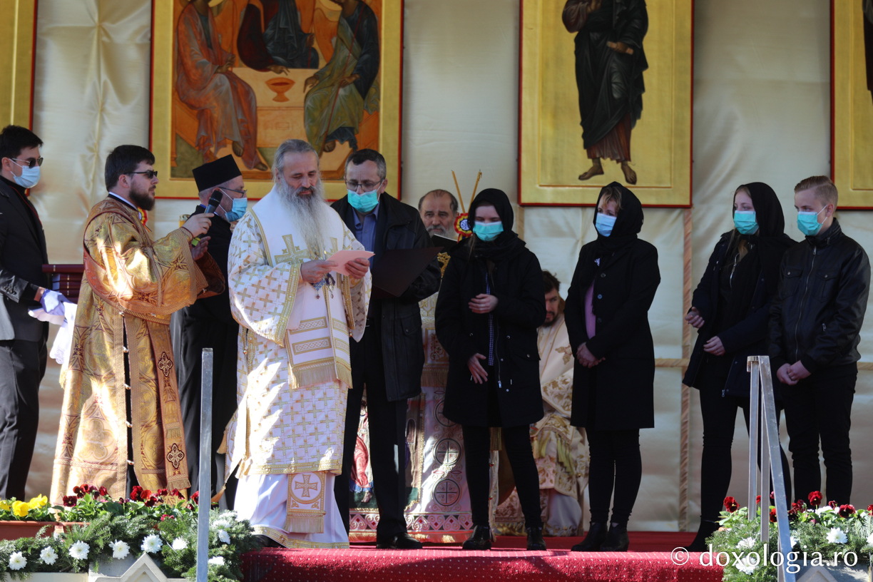 Foto: pr. Silviu Cluci Slujba din acest an a hramului Sfintei Cuvioase Parascheva, săvârșită în condiții cu totul deosebite