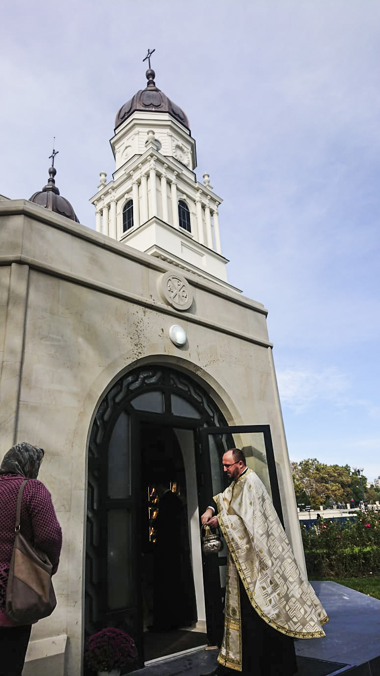 Noul pangar din curtea Catedralei mitropolitane din Iași, sfințit de IPS Mitropolit Teofan