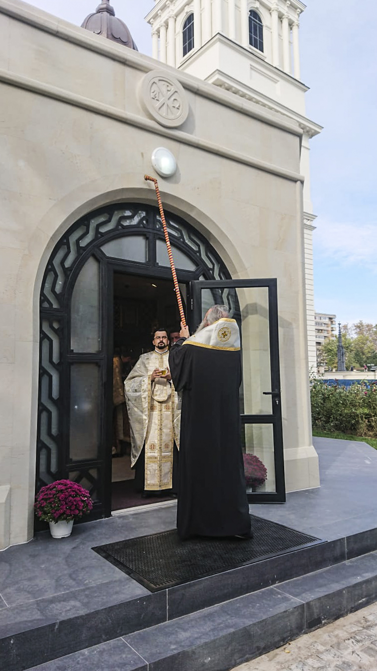 Noul pangar din curtea Catedralei mitropolitane din Iași, sfințit de IPS Mitropolit Teofan