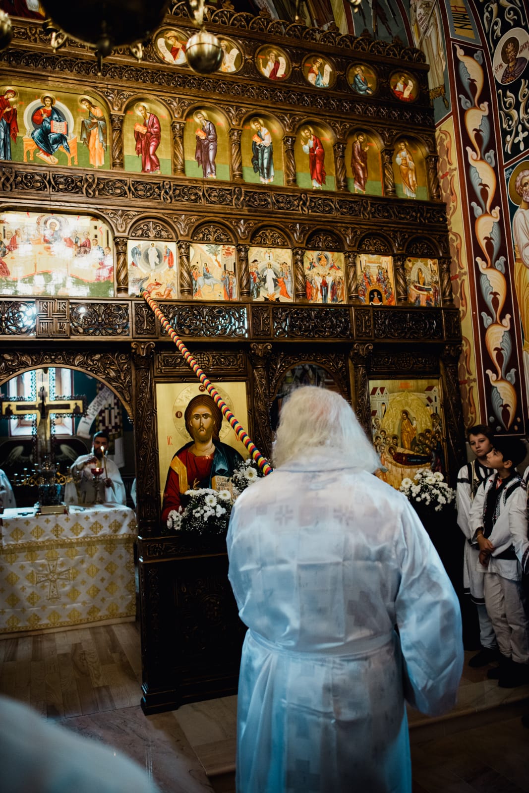 Biserica din Galu, ridicată de doi preoți, a fost târnosită de Părintele Arhiepiscop Calinic Biserica din Galu, ridicată de doi preoți, a fost târnosită de Părintele Arhiepiscop Calinic