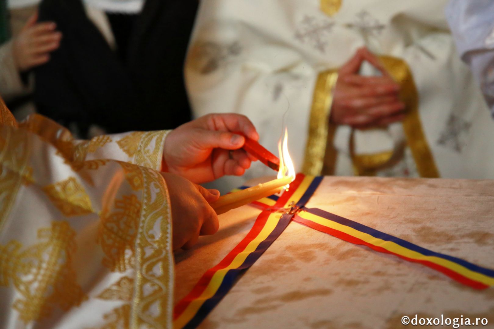 foto: Flavius Popa Biserica din Galu, ridicată de doi preoți, a fost târnosită de Părintele Arhiepiscop Calinic