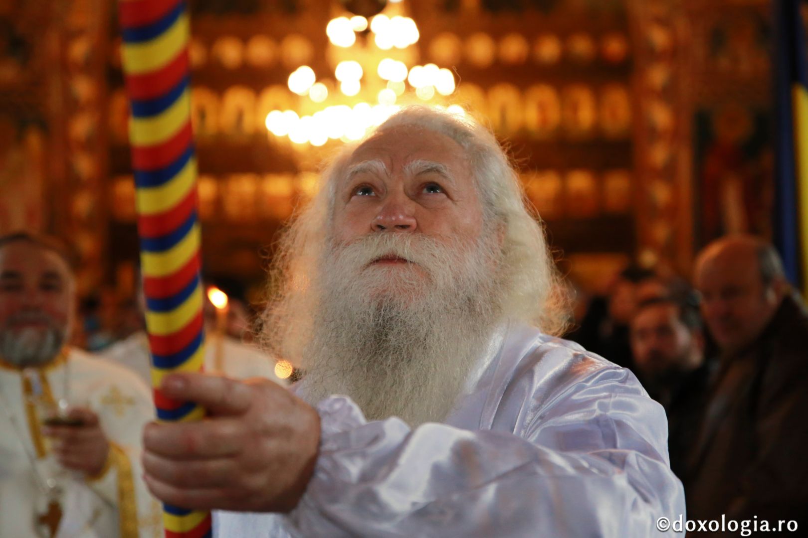 foto: Flavius Popa Biserica din Galu, ridicată de doi preoți, a fost târnosită de Părintele Arhiepiscop Calinic