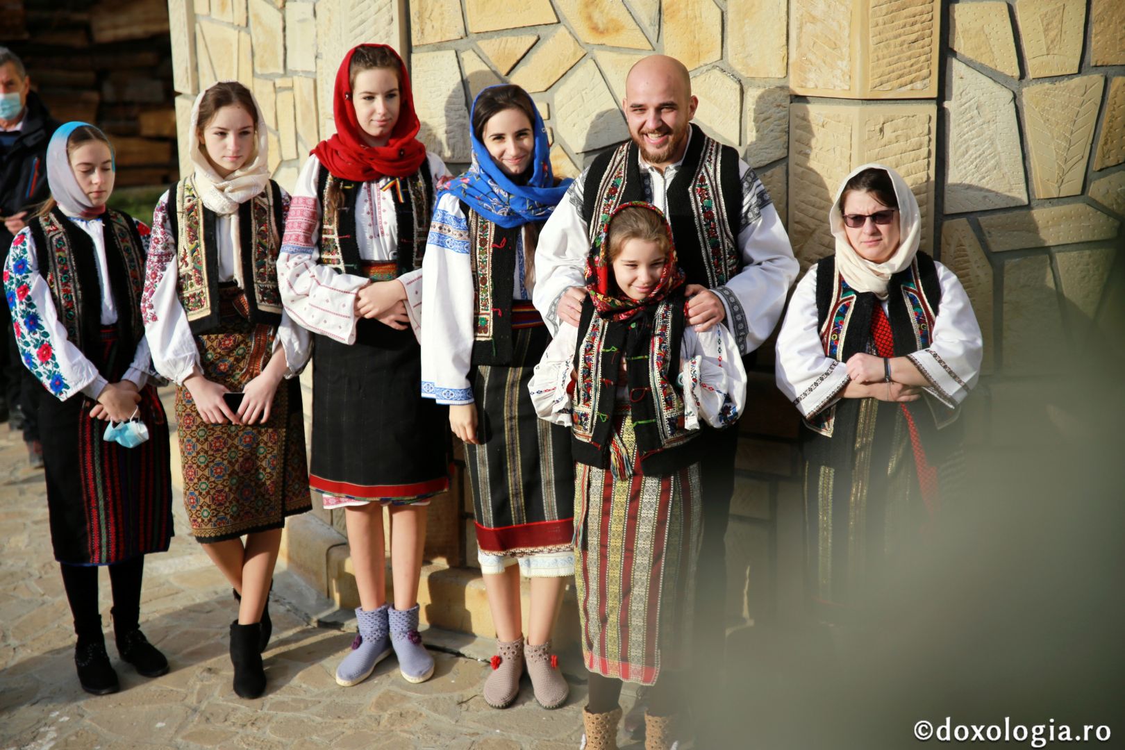 foto: Flavius Popa Biserica din Galu, ridicată de doi preoți, a fost târnosită de Părintele Arhiepiscop Calinic