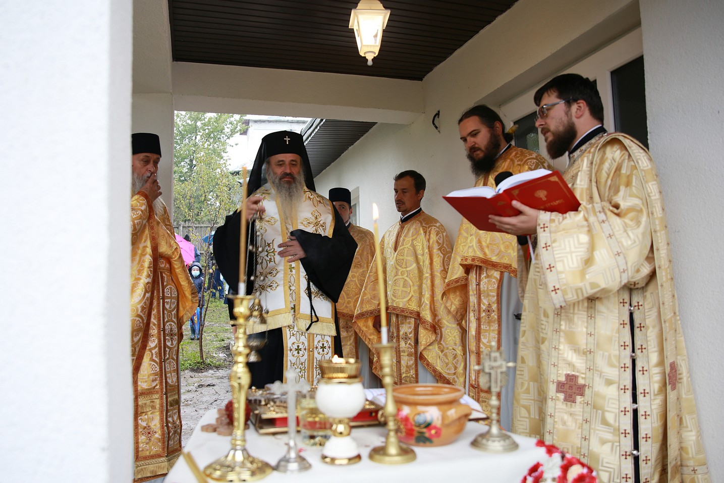 „Multele noastre păcate pot fi îndepărtate de prezența lui Dumnezeu”, le-a spus IPS Mitropolit Teofan credincioșilor din Dragalina