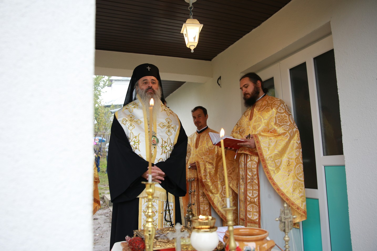 „Multele noastre păcate pot fi îndepărtate de prezența lui Dumnezeu”, le-a spus IPS Mitropolit Teofan credincioșilor din Dragalina