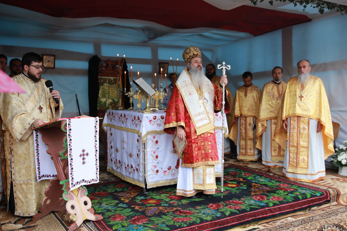 „Multele noastre păcate pot fi îndepărtate de prezența lui Dumnezeu”, le-a spus IPS Mitropolit Teofan credincioșilor din Dragalina