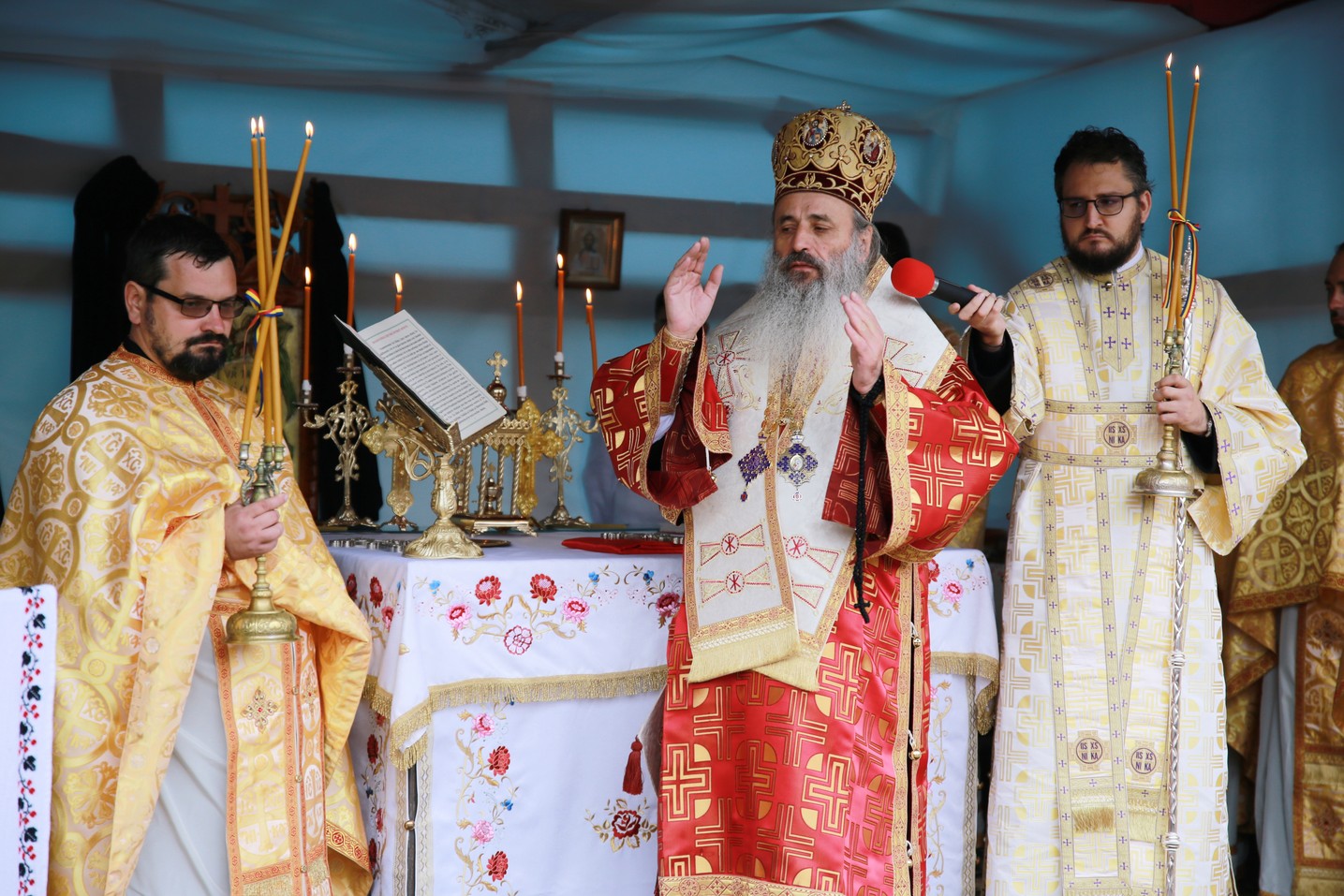 „Multele noastre păcate pot fi îndepărtate de prezența lui Dumnezeu”, le-a spus IPS Mitropolit Teofan credincioșilor din Dragalina