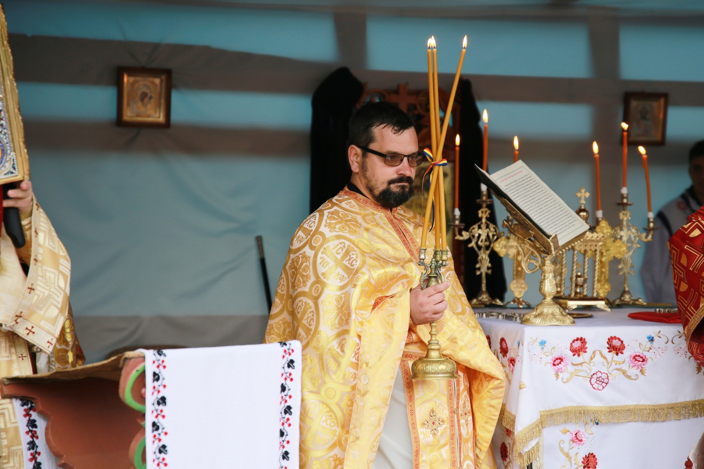 „Multele noastre păcate pot fi îndepărtate de prezența lui Dumnezeu”, le-a spus IPS Mitropolit Teofan credincioșilor din Dragalina
