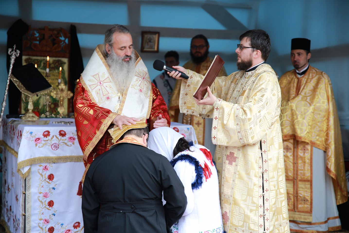 „Multele noastre păcate pot fi îndepărtate de prezența lui Dumnezeu”, le-a spus IPS Mitropolit Teofan credincioșilor din Dragalina