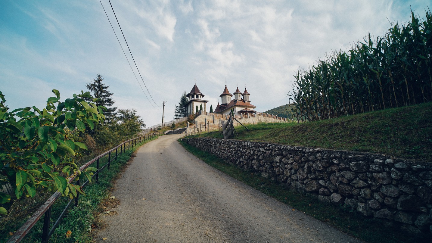 PS Părinte Andrei, Episcopul Covasnei și Harghitei, în Protopopiatul Piatra Neamț: a sfințit o casă socială și un centru social