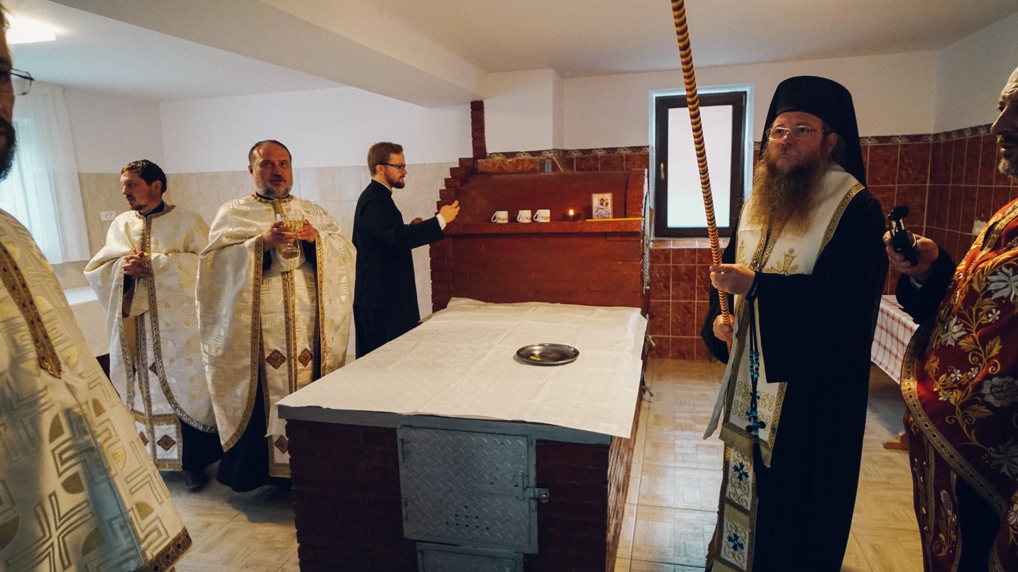 PS Părinte Andrei, Episcopul Covasnei și Harghitei, în Protopopiatul Piatra Neamț: a sfințit o casă socială și un centru social