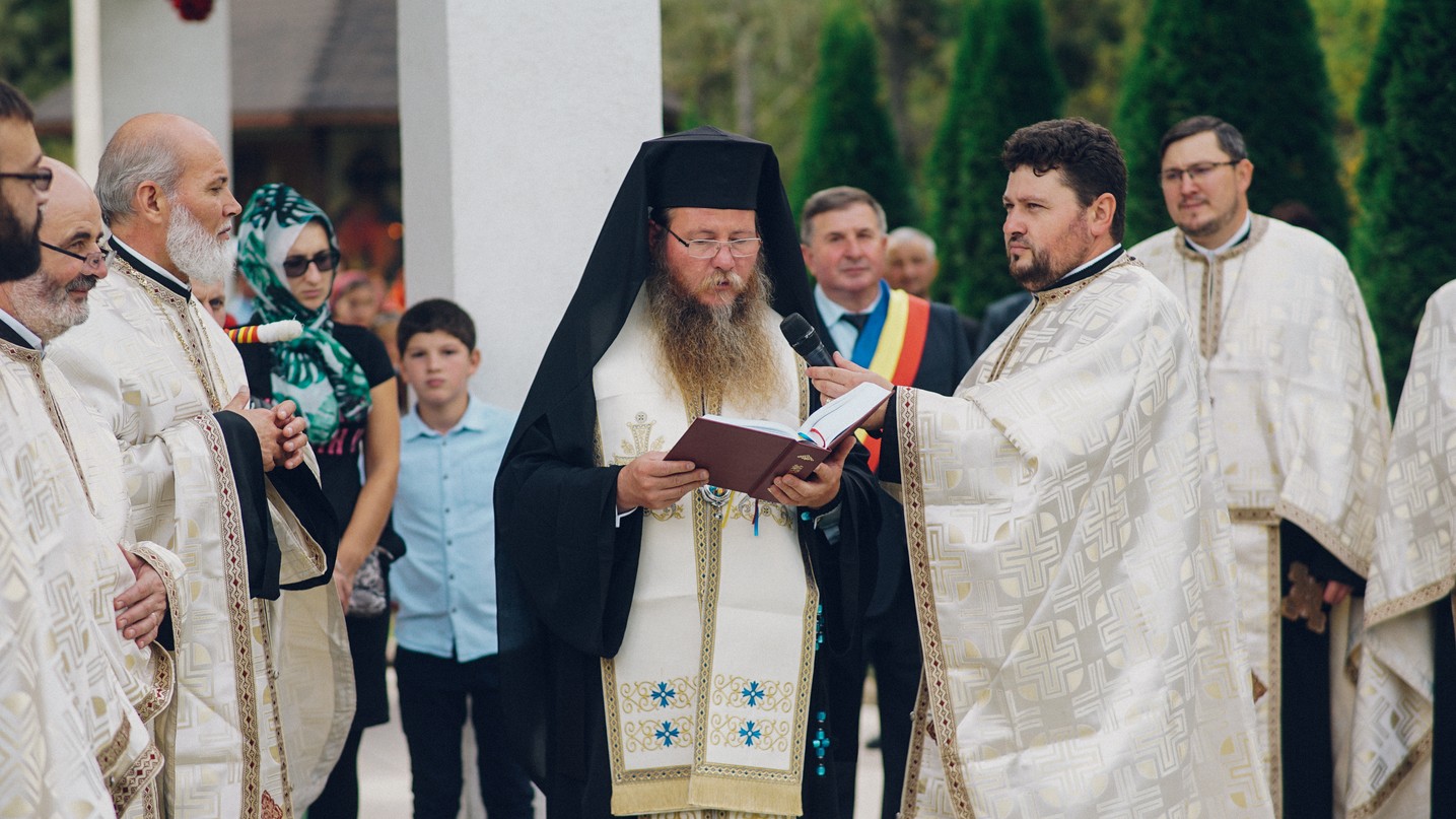 PS Părinte Andrei, Episcopul Covasnei și Harghitei, în Protopopiatul Piatra Neamț: a sfințit o casă socială și un centru social