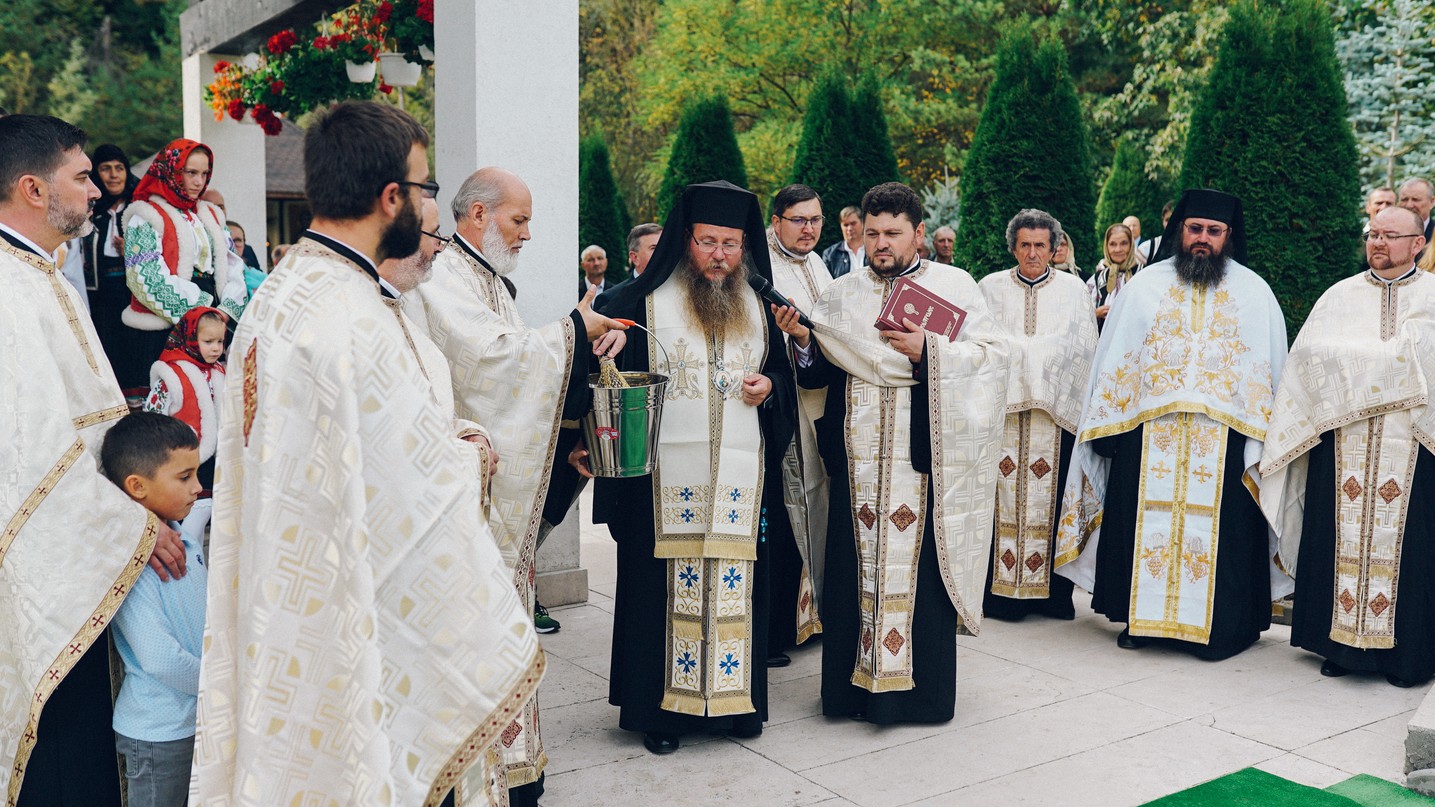 PS Părinte Andrei, Episcopul Covasnei și Harghitei, în Protopopiatul Piatra Neamț: a sfințit o casă socială și un centru social