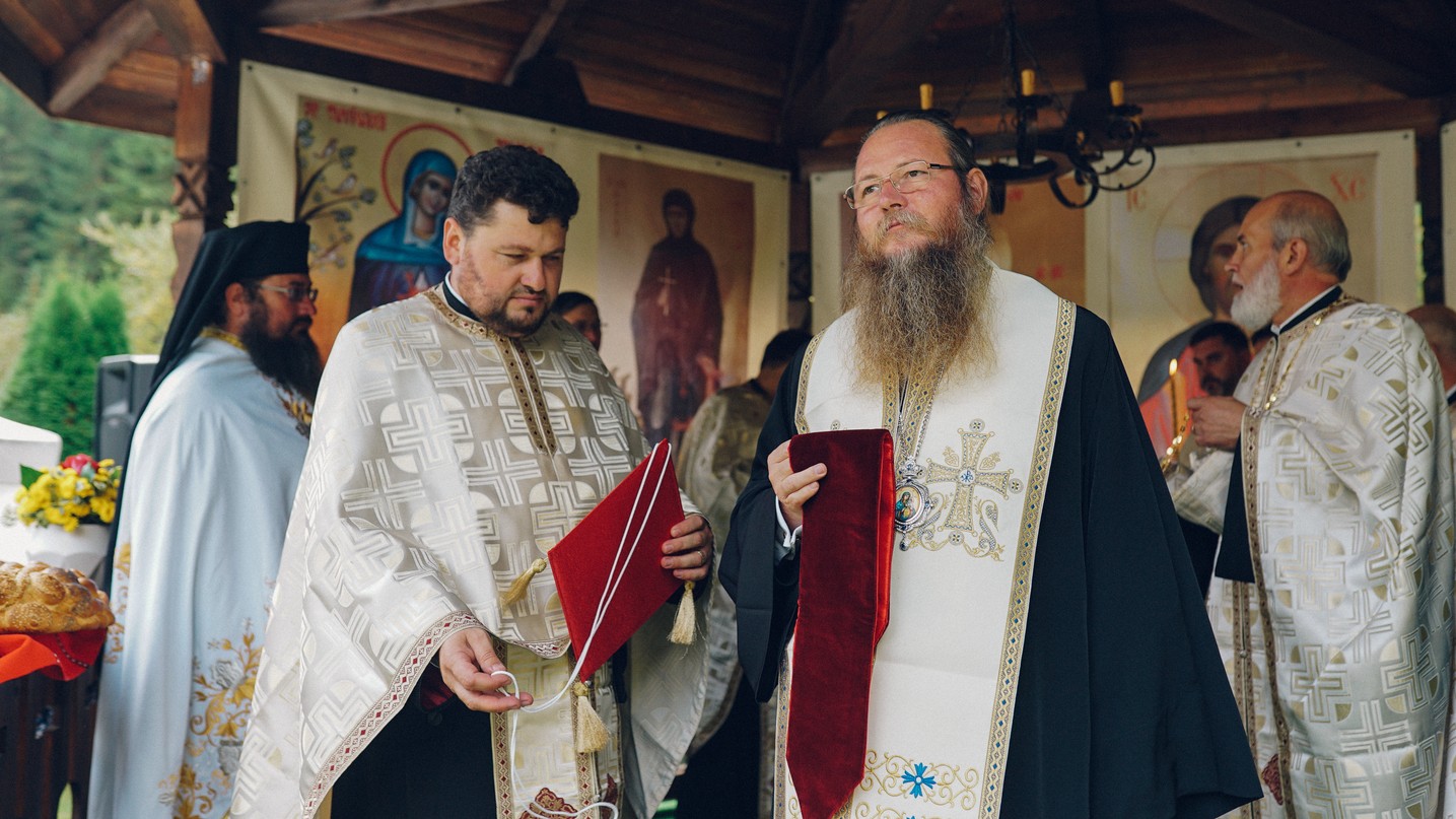 PS Părinte Andrei, Episcopul Covasnei și Harghitei, în Protopopiatul Piatra Neamț: a sfințit o casă socială și un centru social
