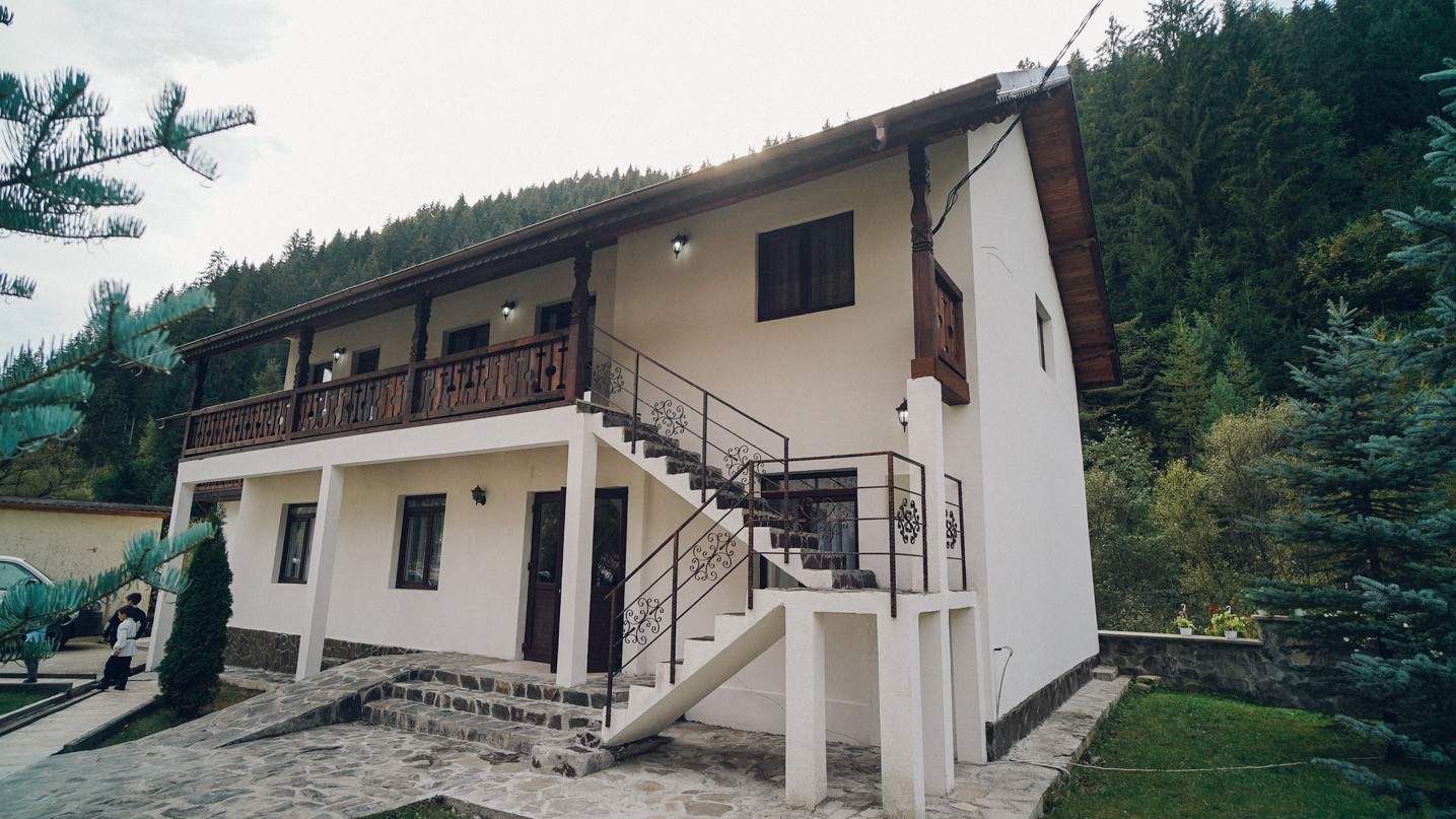 PS Părinte Andrei, Episcopul Covasnei și Harghitei, în Protopopiatul Piatra Neamț: a sfințit o casă socială și un centru social