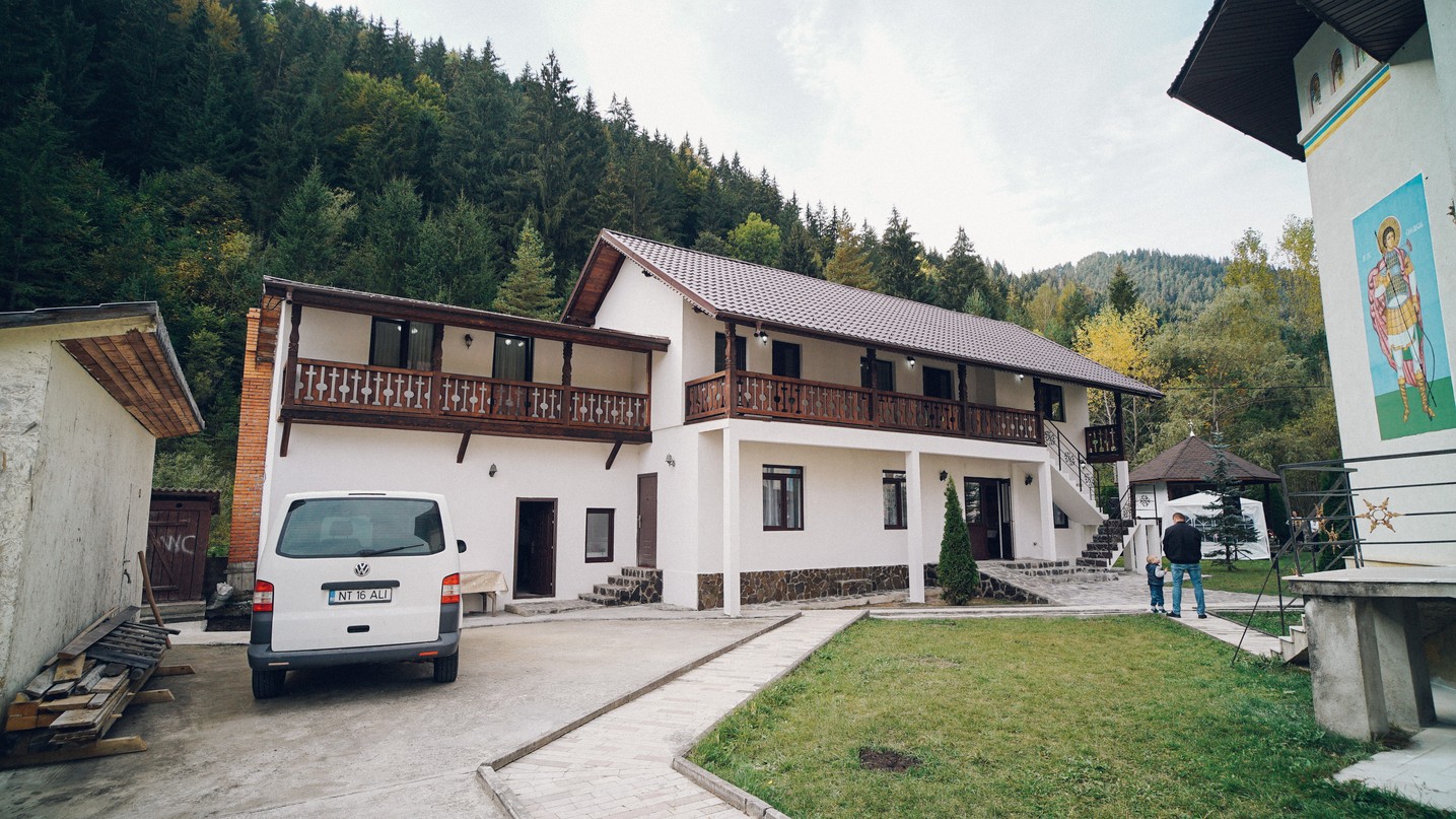 PS Părinte Andrei, Episcopul Covasnei și Harghitei, în Protopopiatul Piatra Neamț: a sfințit o casă socială și un centru social