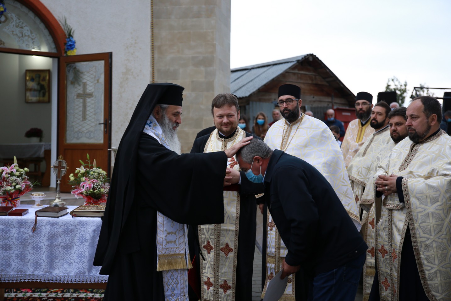 Foto: Flavius Popa Vizite pastorale ale Mitropolitului Moldovei și Bucovinei: „Aceasta este chemarea Bisericii, anume să nu fim doborâți”