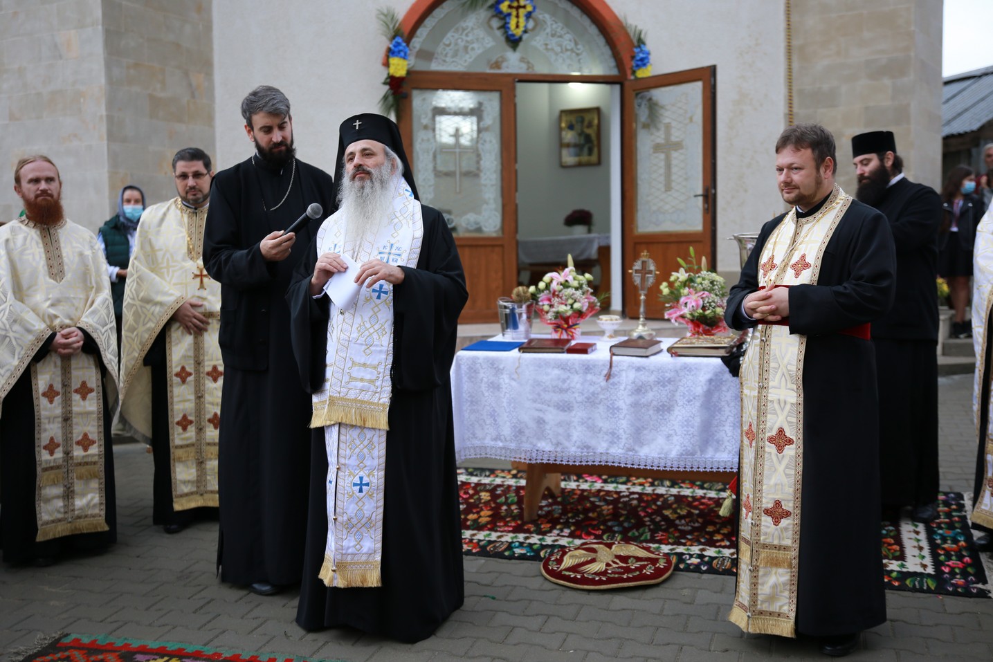 Foto: Flavius Popa Vizite pastorale ale Mitropolitului Moldovei și Bucovinei: „Aceasta este chemarea Bisericii, anume să nu fim doborâți”