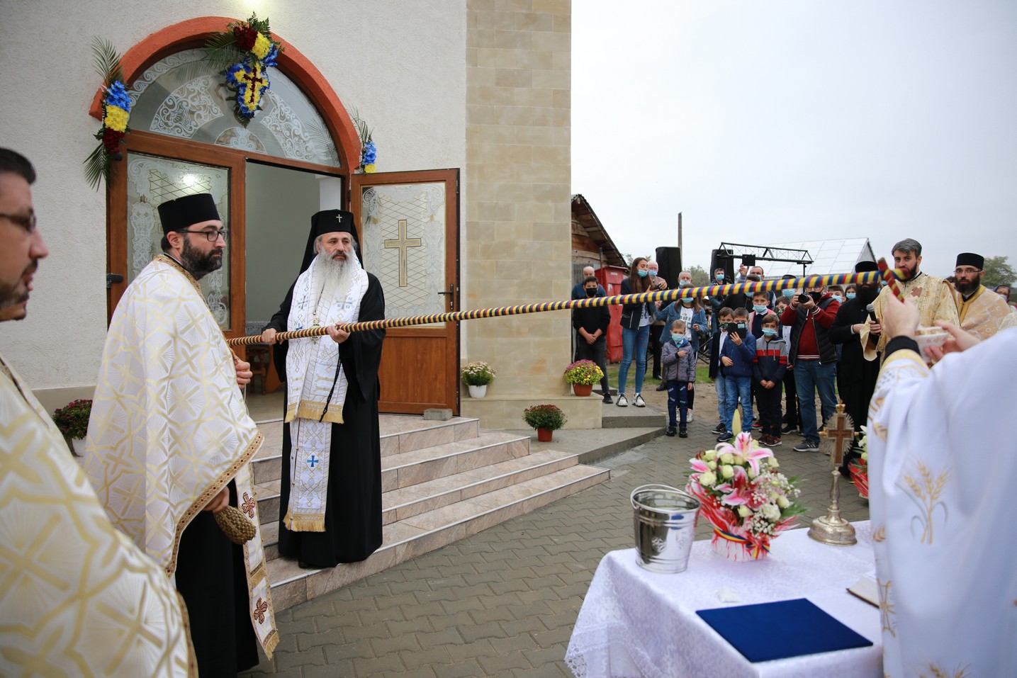 Foto: Flavius Popa Vizite pastorale ale Mitropolitului Moldovei și Bucovinei: „Aceasta este chemarea Bisericii, anume să nu fim doborâți”