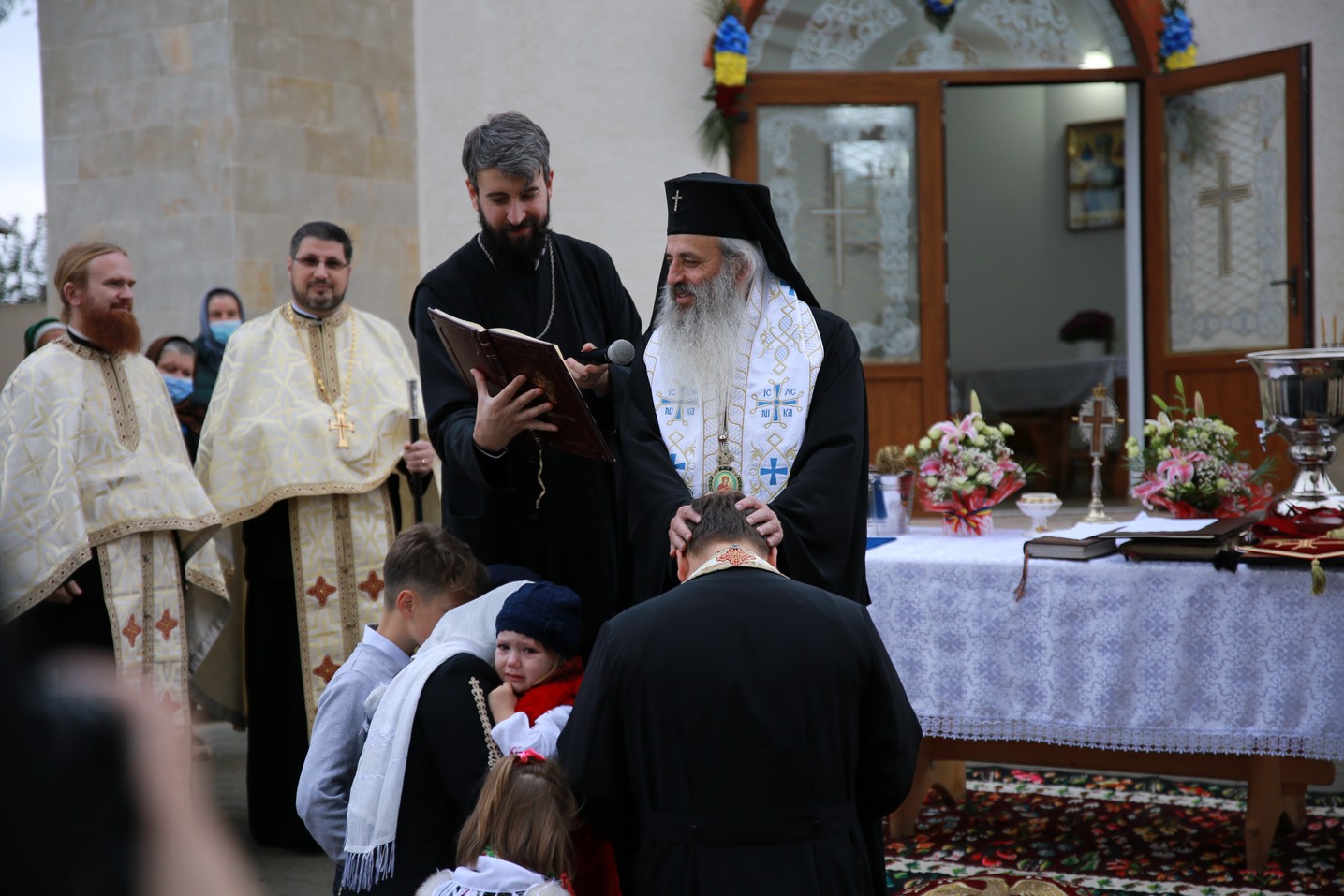 Foto: Flavius Popa Vizite pastorale ale Mitropolitului Moldovei și Bucovinei: „Aceasta este chemarea Bisericii, anume să nu fim doborâți”