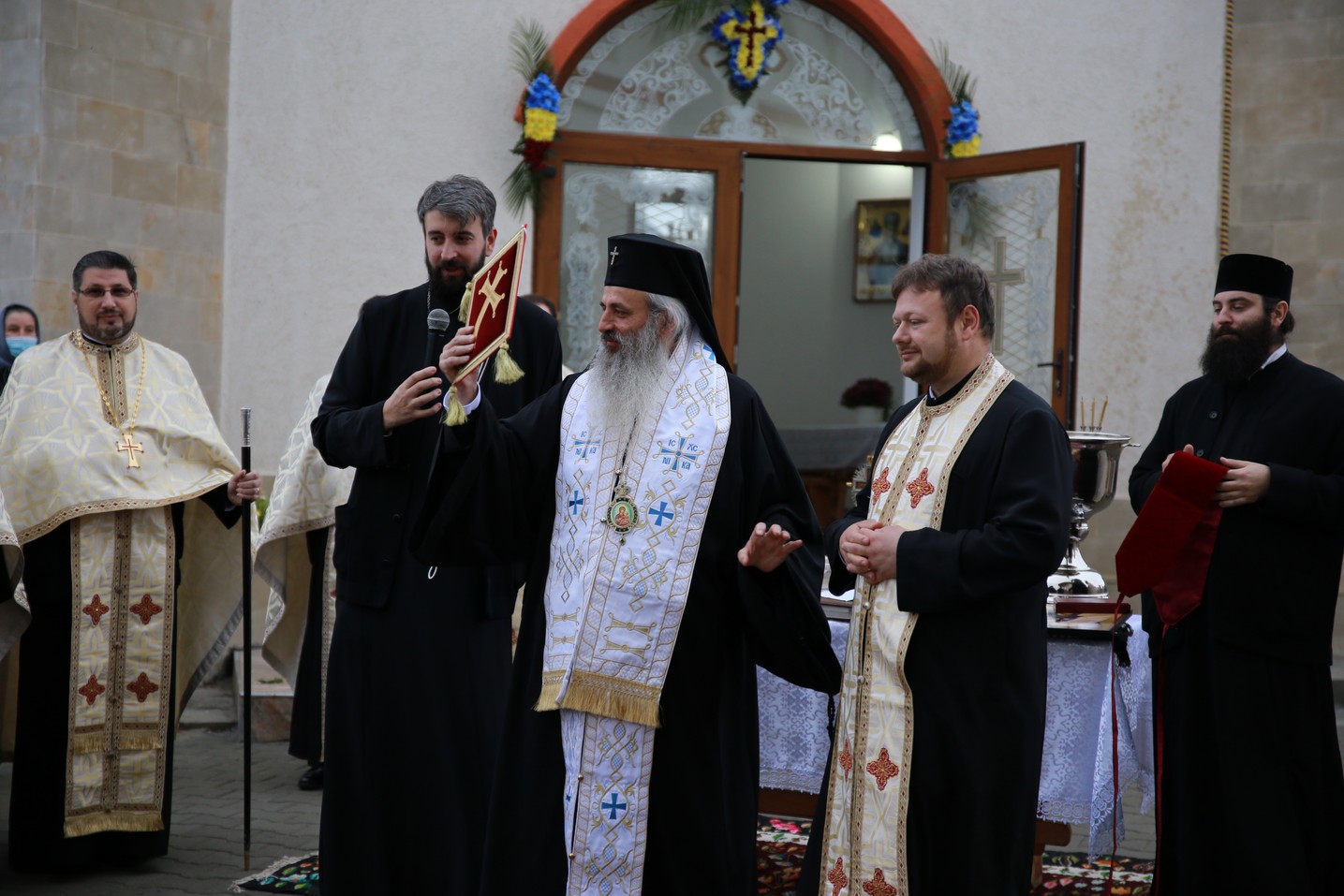 Foto: Flavius Popa Vizite pastorale ale Mitropolitului Moldovei și Bucovinei: „Aceasta este chemarea Bisericii, anume să nu fim doborâți”
