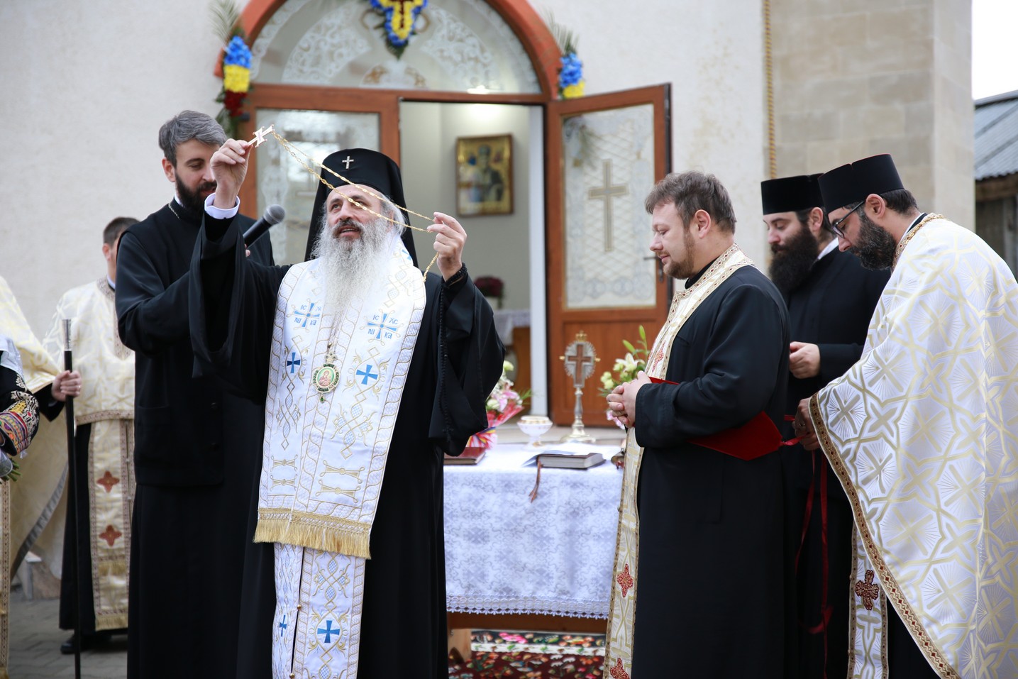 Foto: Flavius Popa Vizite pastorale ale Mitropolitului Moldovei și Bucovinei: „Aceasta este chemarea Bisericii, anume să nu fim doborâți”