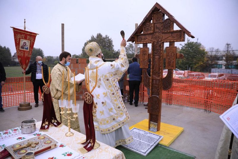 PS Atanasie de Bogdania a pus piatra de temelie a noii biserici a Parohiei „Sfântul Apostol și Evanghelist Luca” – Padova Nord (Limena)