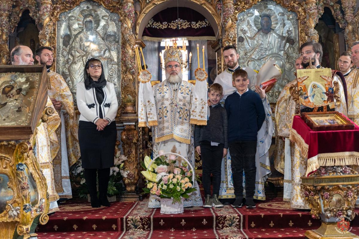 Sfinții Arhangheli Mihail și Gavriil, cinstiți la Catedrala Arhiepiscopală din Roman