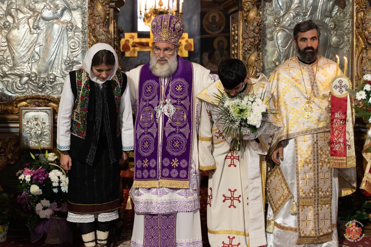 Liturghie arhierească la Catedrala Arhiepiscopală din Roman