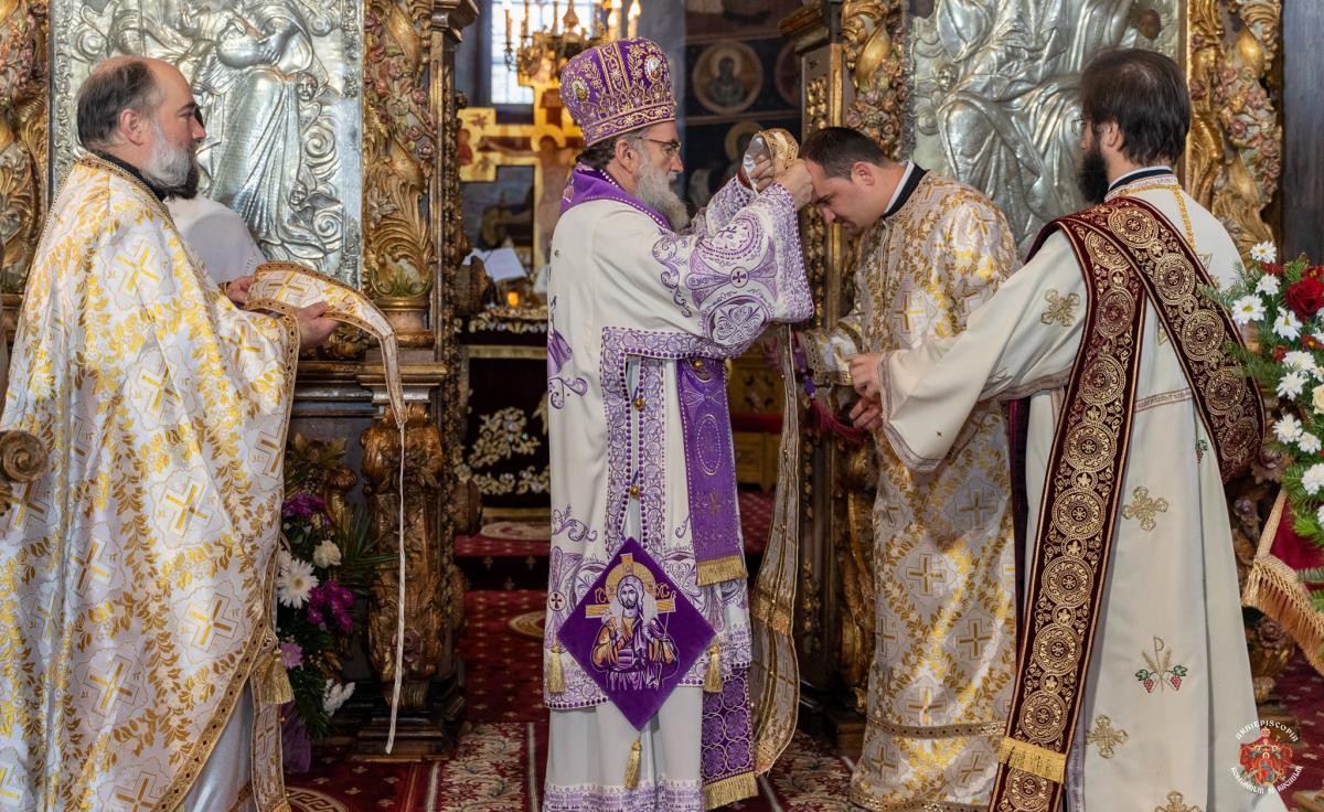 Liturghie arhierească la Catedrala Arhiepiscopală din Roman