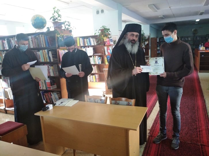 Episcopia de Bălţi a oferit Bursa „Mitropolit Visarion Puiu” pentru tineri