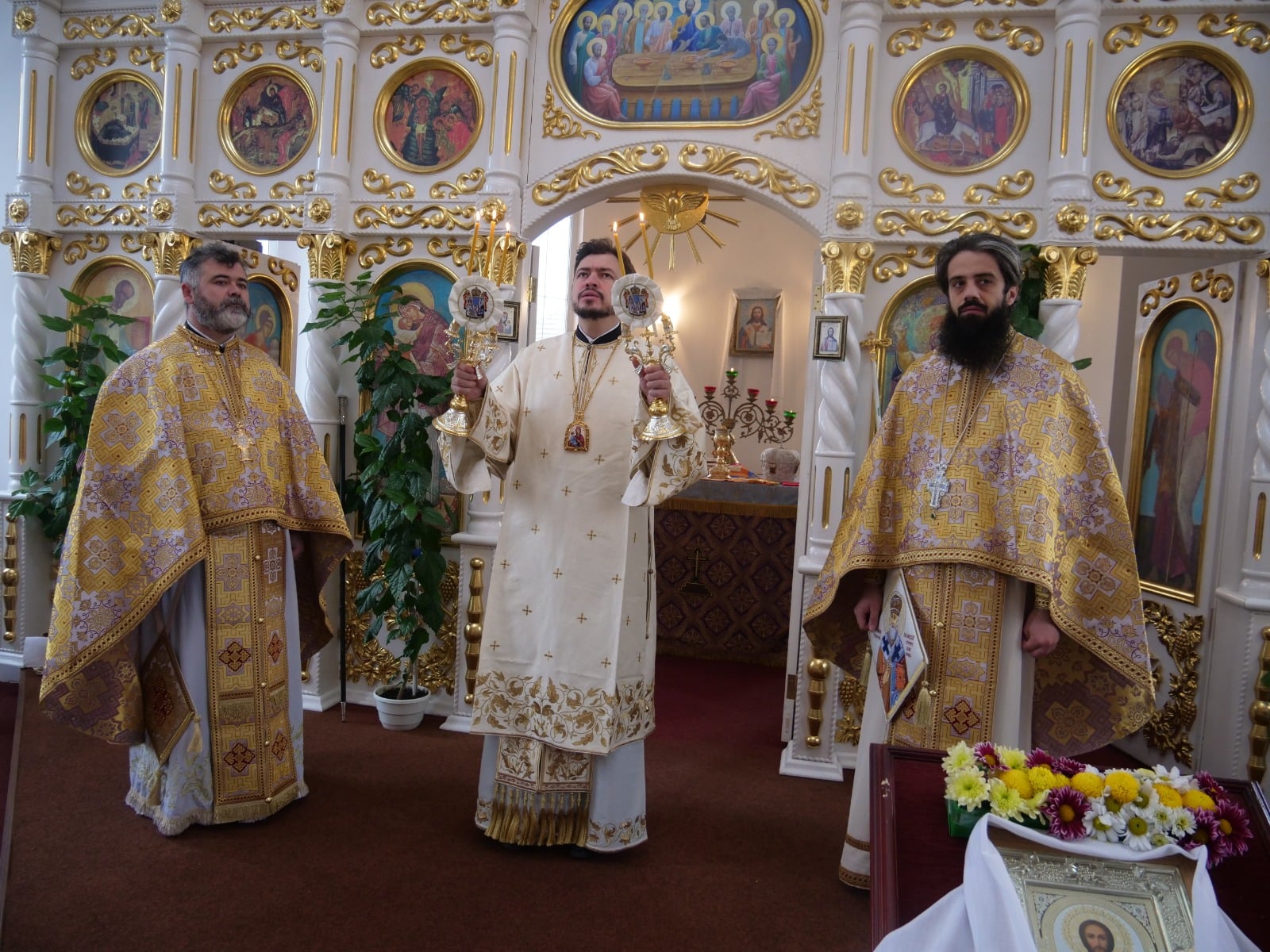 Liturghie arhierească în Parohia Hagi-Curda - Ismail, Ucraina Liturghie arhierească în Parohia Hagi-Curda - Ismail, Ucraina