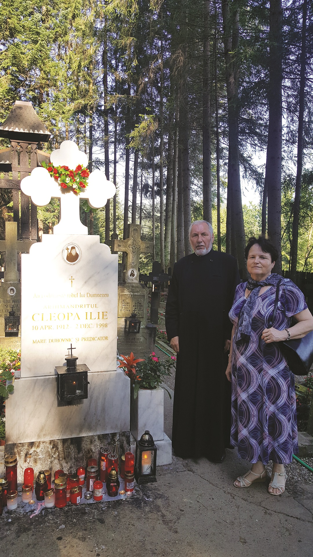 Recenzie: „Culegând roadele slujirii sale. Volum omagial dedicat Părintelui Vilie Doroșincă”