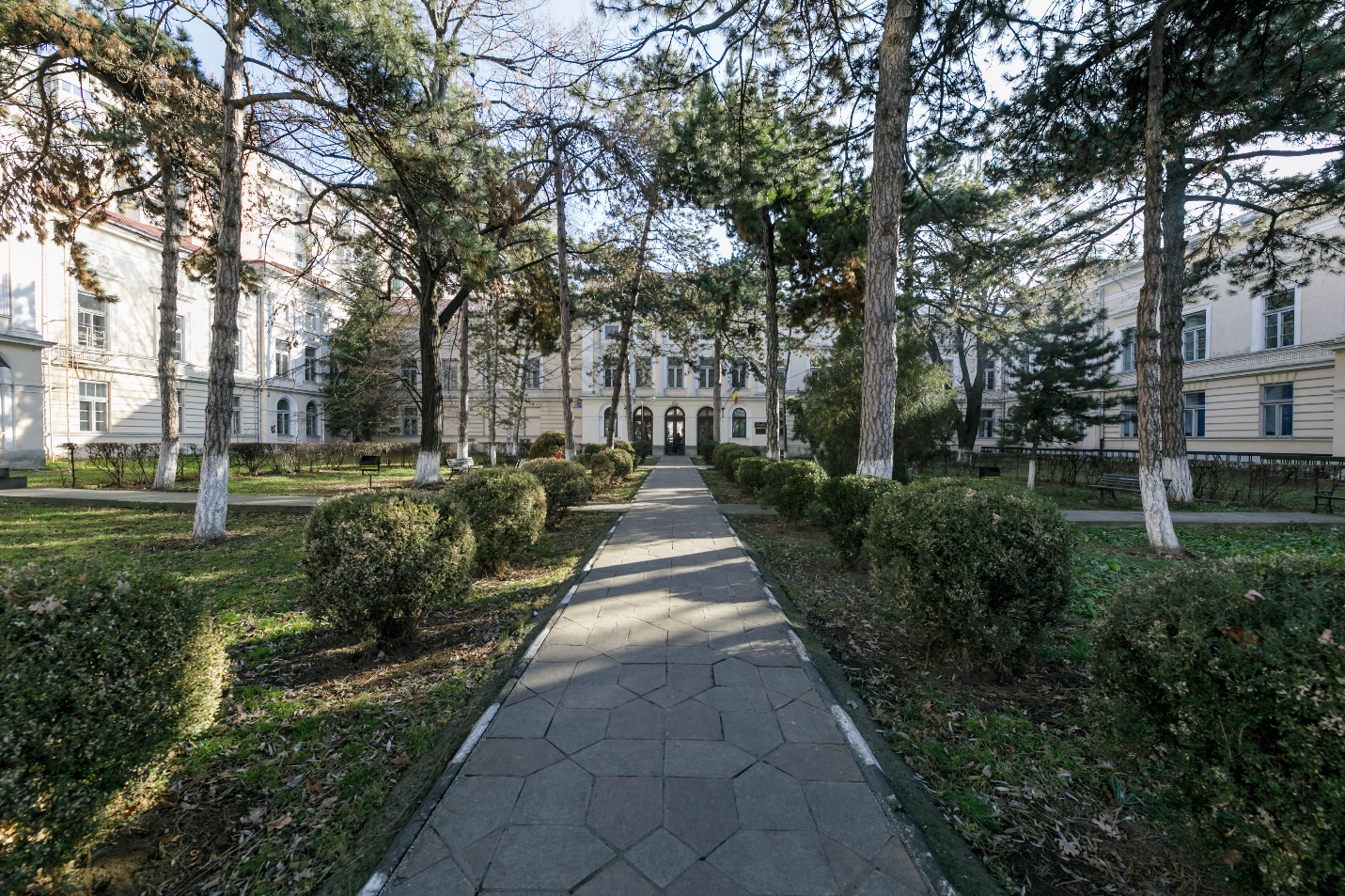 Sărbătoarea Sfinților Arhangheli Mihail și Gavriil, zi aleasă pentru Facultatea de Teologie Ortodoxă „Dumitru Stăniloae” din Iași: Hramul capelei