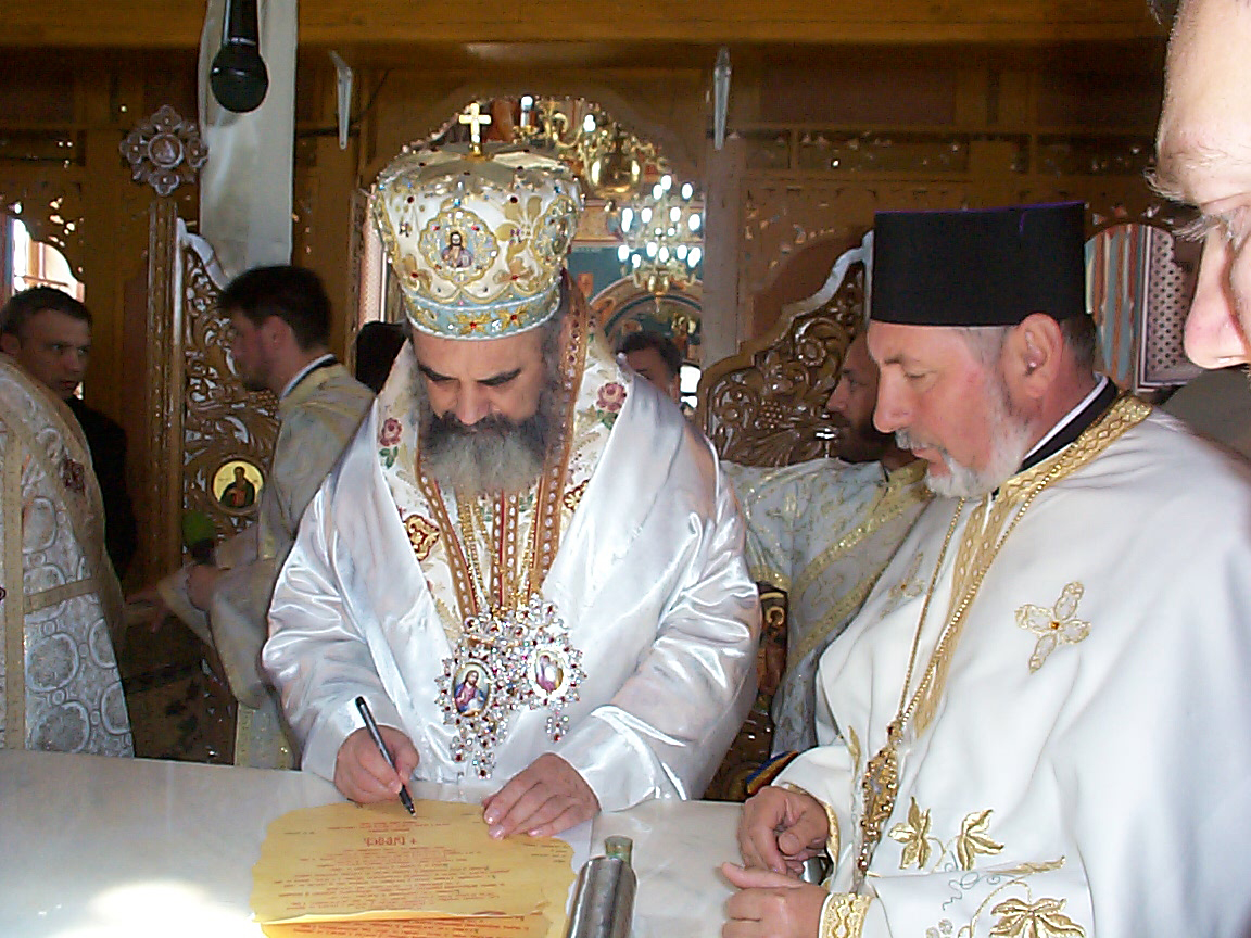 Recenzie: „Culegând roadele slujirii sale. Volum omagial dedicat Părintelui Vilie Doroșincă”