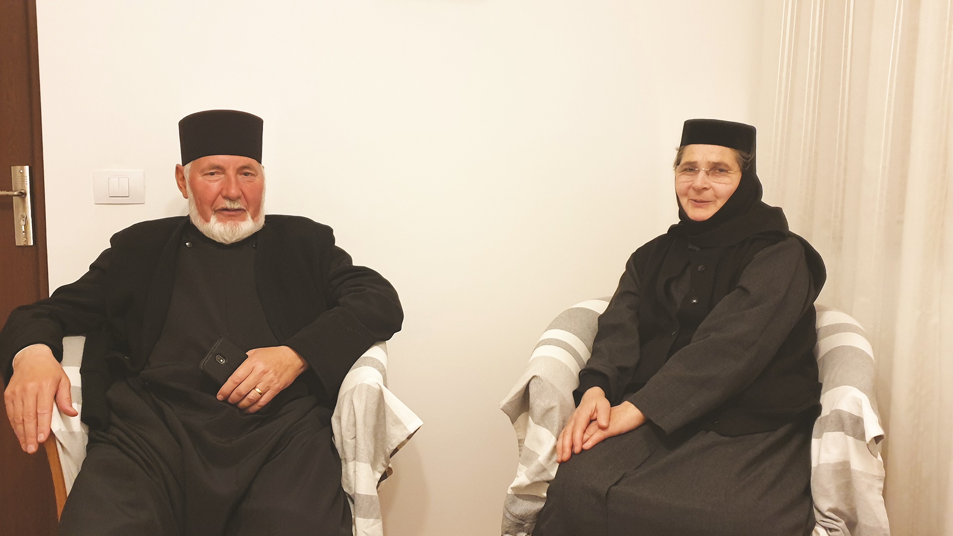 Recenzie: „Culegând roadele slujirii sale. Volum omagial dedicat Părintelui Vilie Doroșincă”