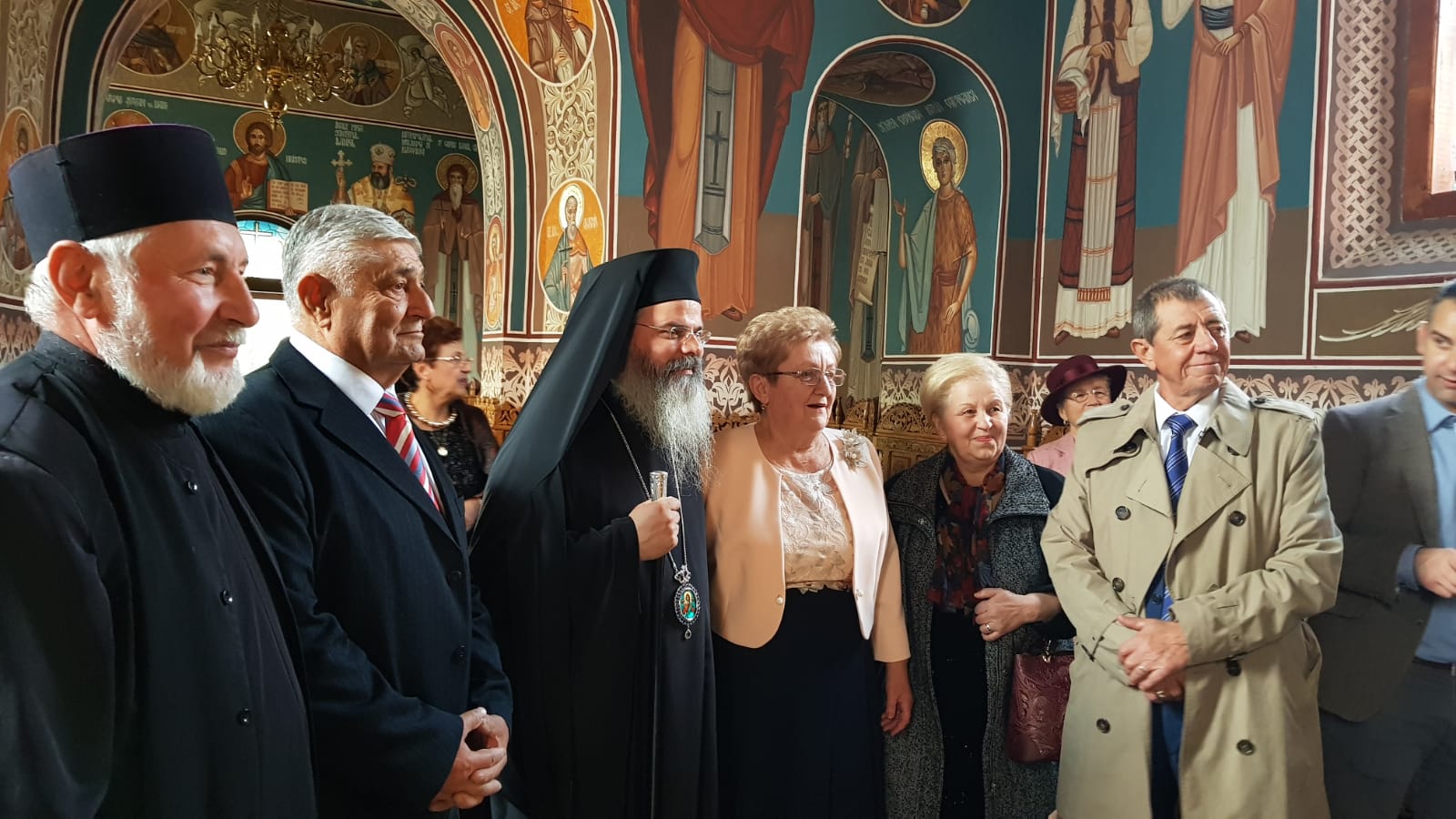 Recenzie: „Culegând roadele slujirii sale. Volum omagial dedicat Părintelui Vilie Doroșincă”