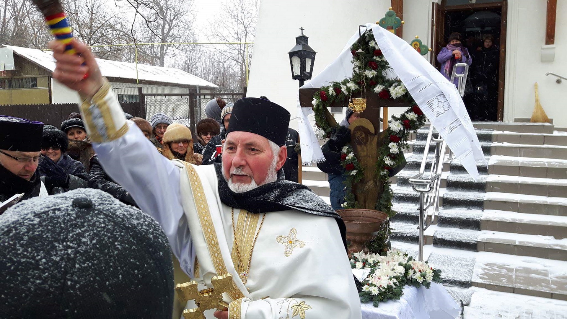 Recenzie: „Culegând roadele slujirii sale. Volum omagial dedicat Părintelui Vilie Doroșincă”