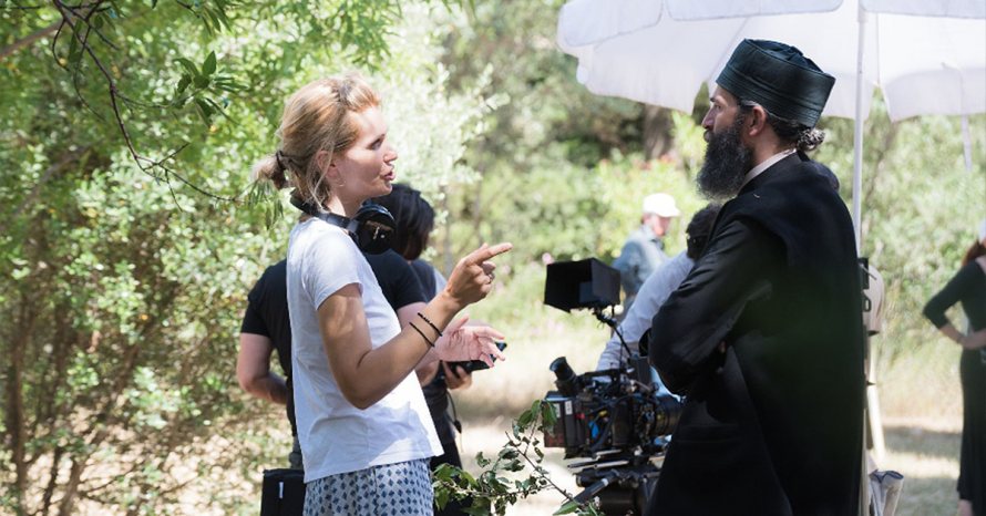 Yelena Popovic, regizoarea filmului despre viața Sfântului Nectarie: „Un creștin ortodox poate oferi mult oriunde s-ar afla”