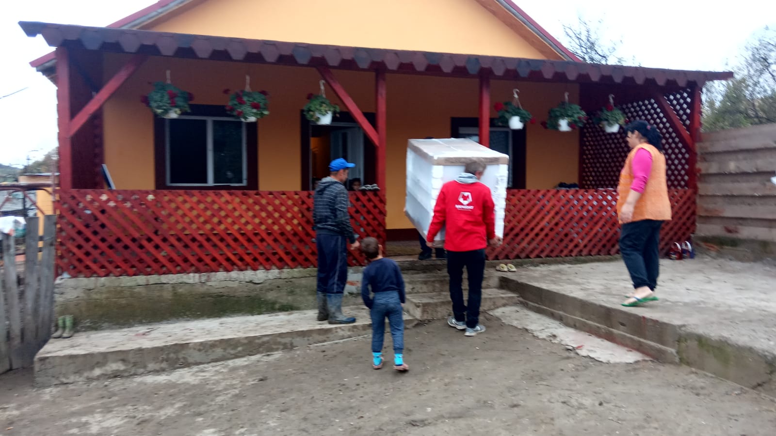 Campania pentru familia Pătrașcu s-a finalizat prin dăruirea unei lăzi frigorifice