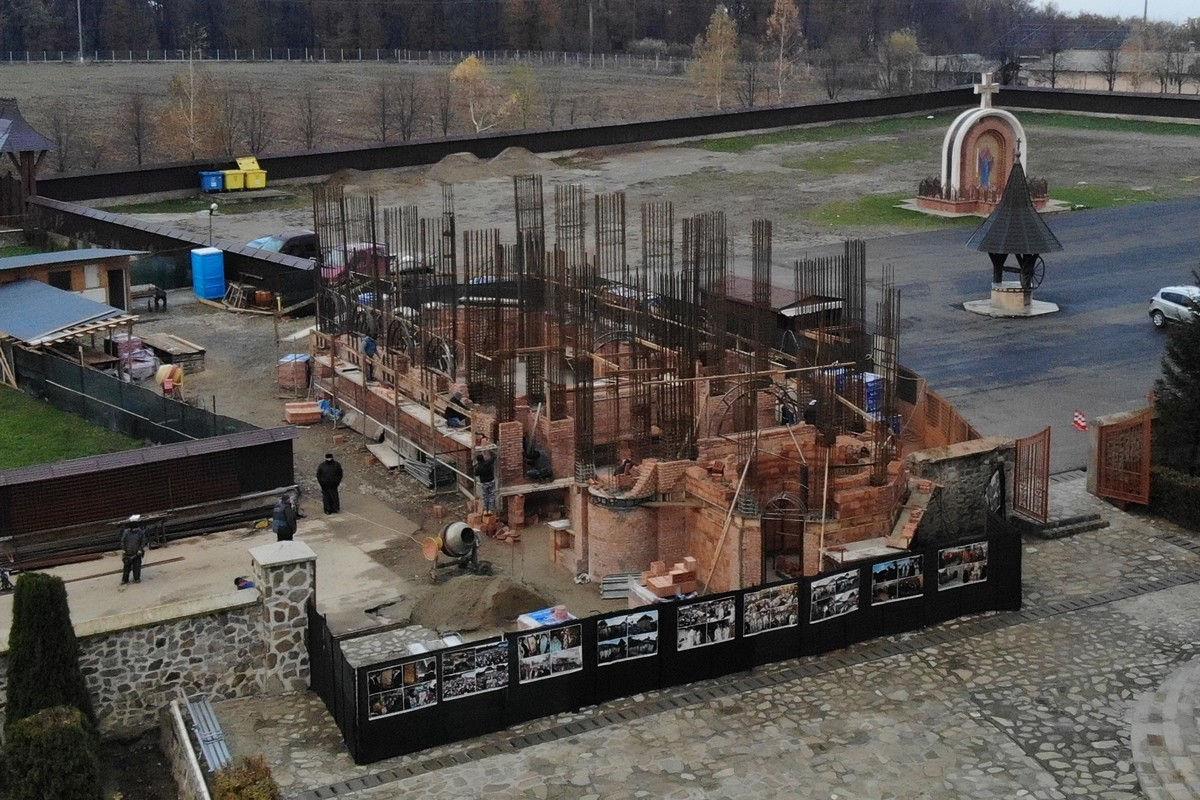 Stadiul lucrărilor la clopotnița Mănăstirii Hadâmbu