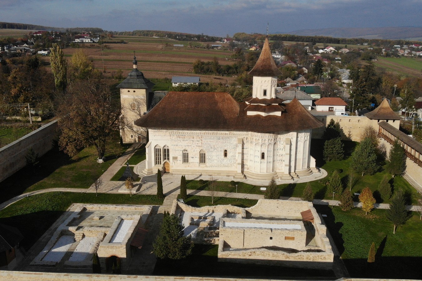 Conferință dedicată finalizării proiectului de restaurare al Mănăstirii Probota