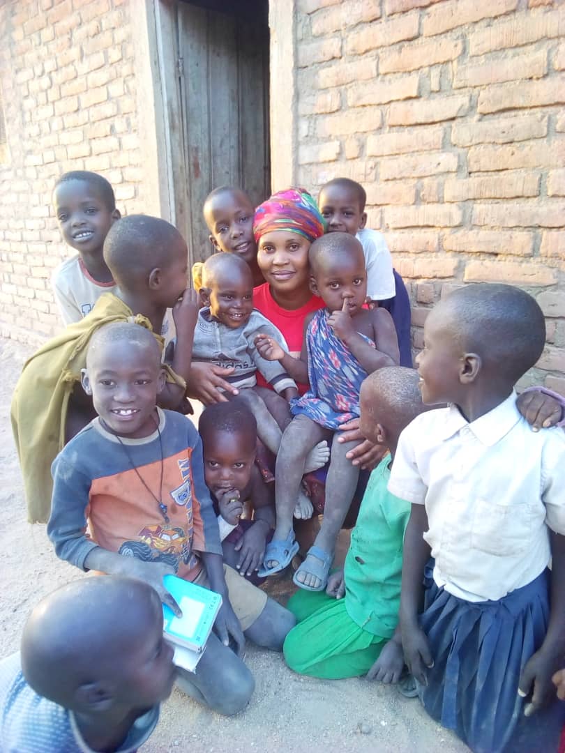 Dominica – învățătoarea care dă o șansă copiilor încă neșcolarizați