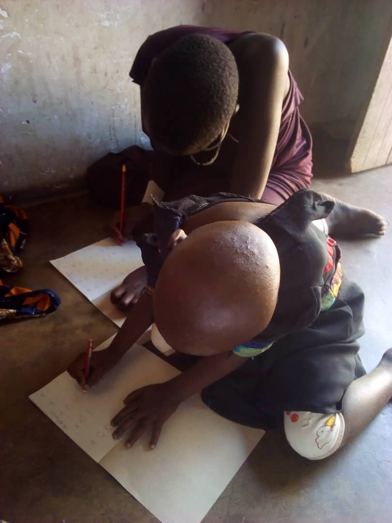 Dominica – învățătoarea care dă o șansă copiilor încă neșcolarizați