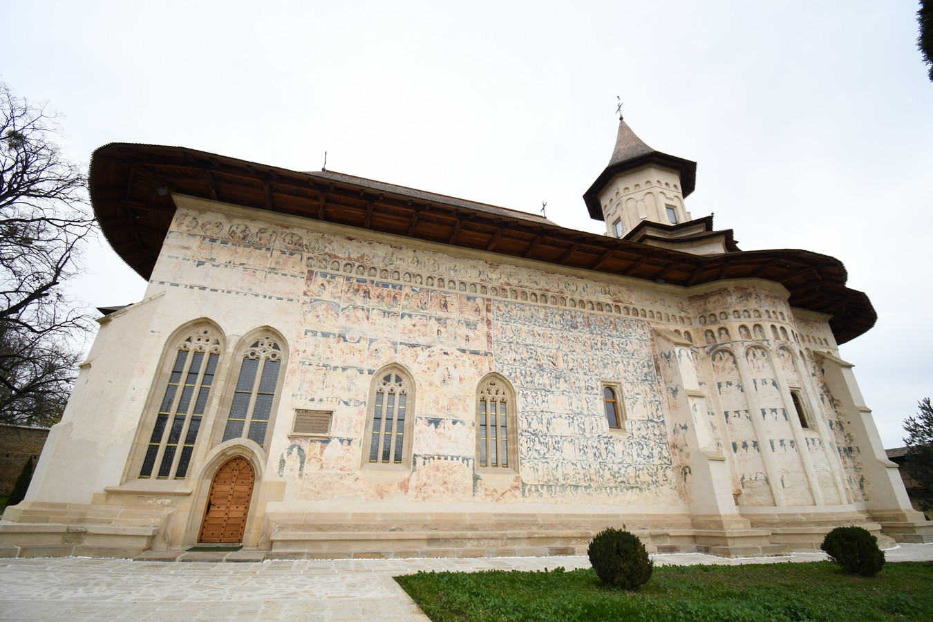 Conferință dedicată finalizării proiectului de restaurare al Mănăstirii Probota