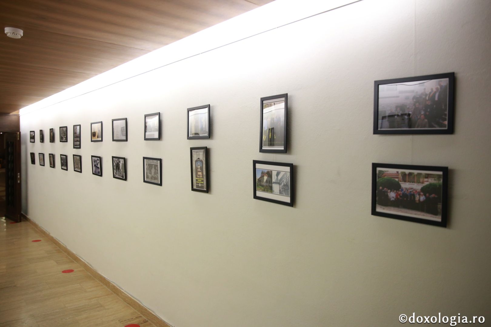 O nouă expoziție la Muzeul Mitropolitan din Iași: „55 de ani de la trecerea la cele veşnice a preotului profesor Gheorghe Cotenescu”